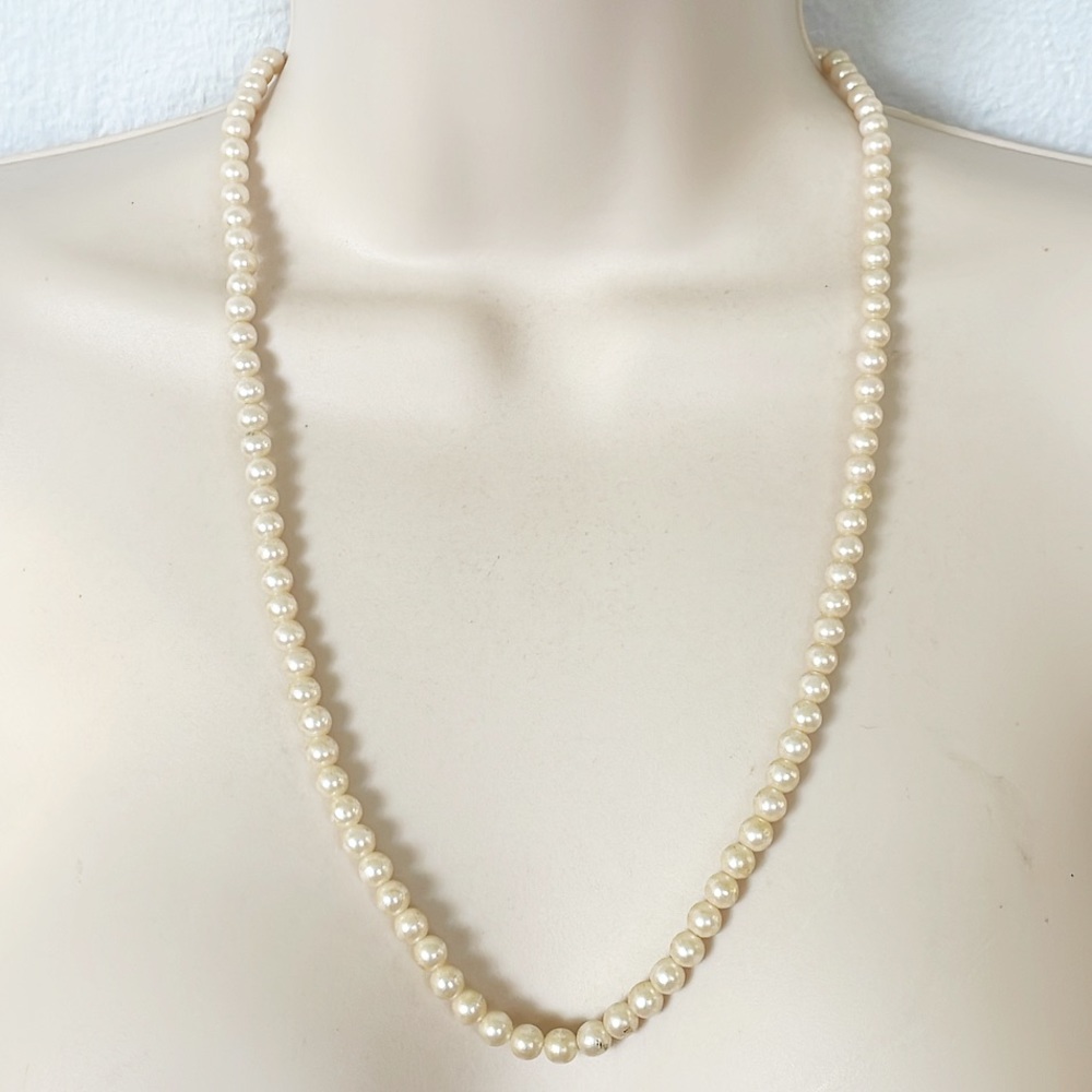 Vintage faux pearl 24” costume necklace